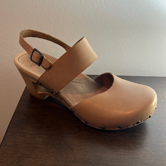 Dansko Shoes - Dansko Tan Leather Thea Sling Back Clogs Size 40